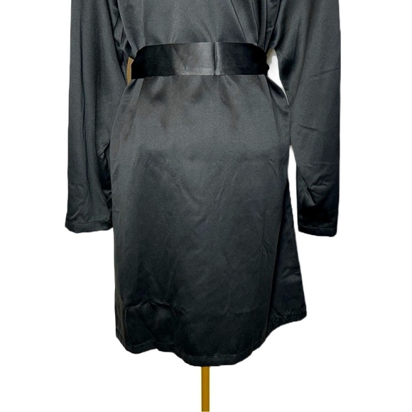 NWT Frederick’s of Holiday Black Satin Lattice Lacing Robe with Self Tie Belt, M - Picture 11 of 16
